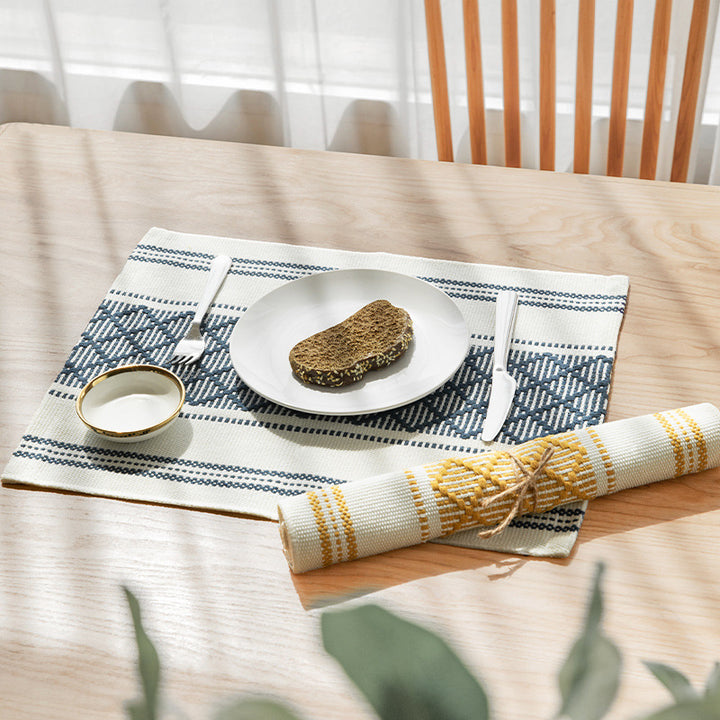 Flat woven placemat with woven diamond jacquard pattern