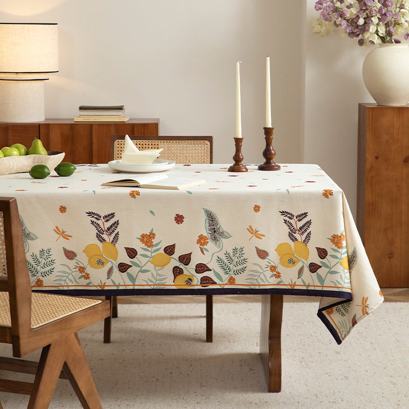 Rectangular tablecloth made of cotton-linen blend with botanical print and stain-resistant surface