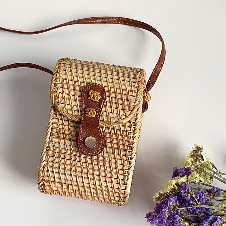 Handcrafted tote bag made of braided rattan