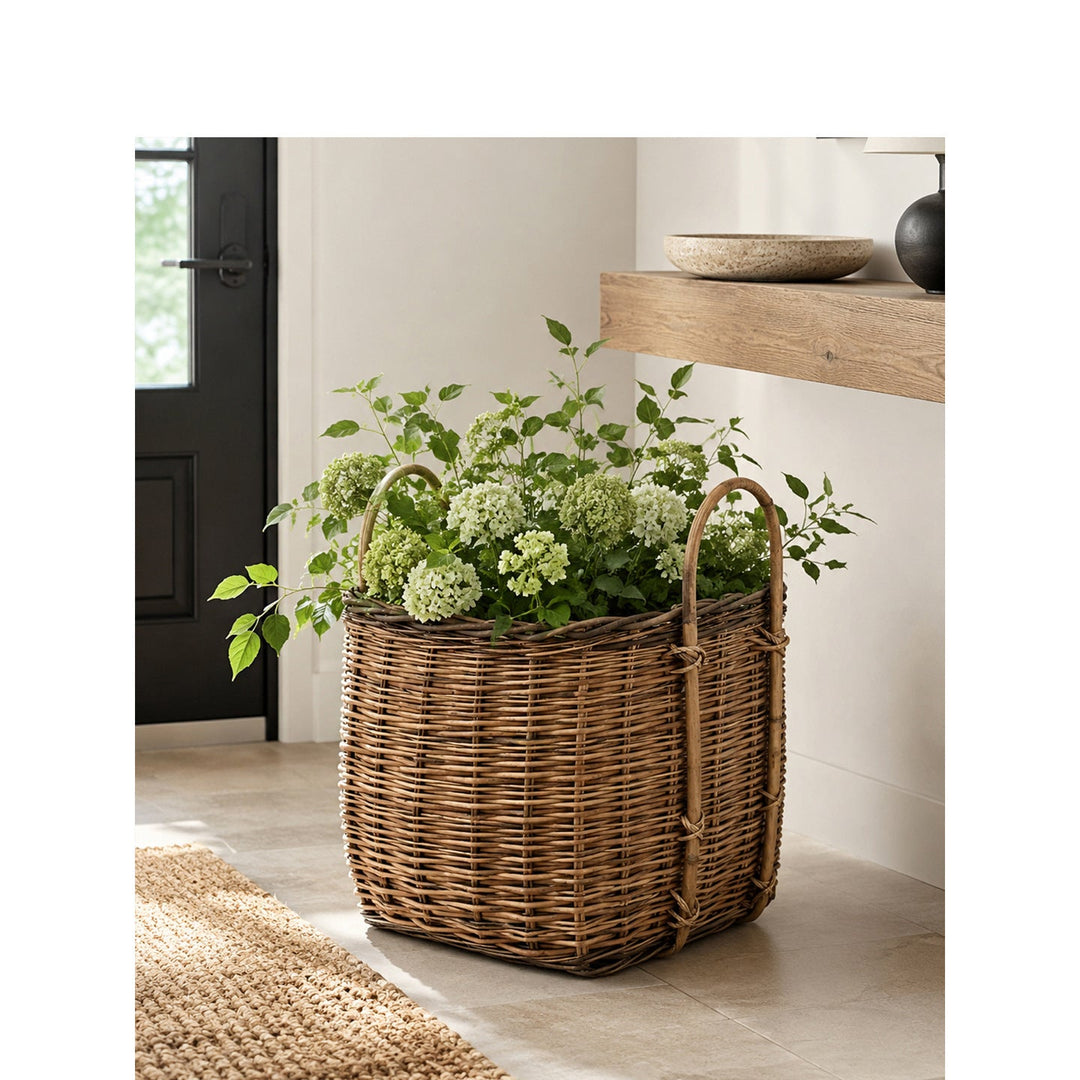 Robust basket with lid and practical handle