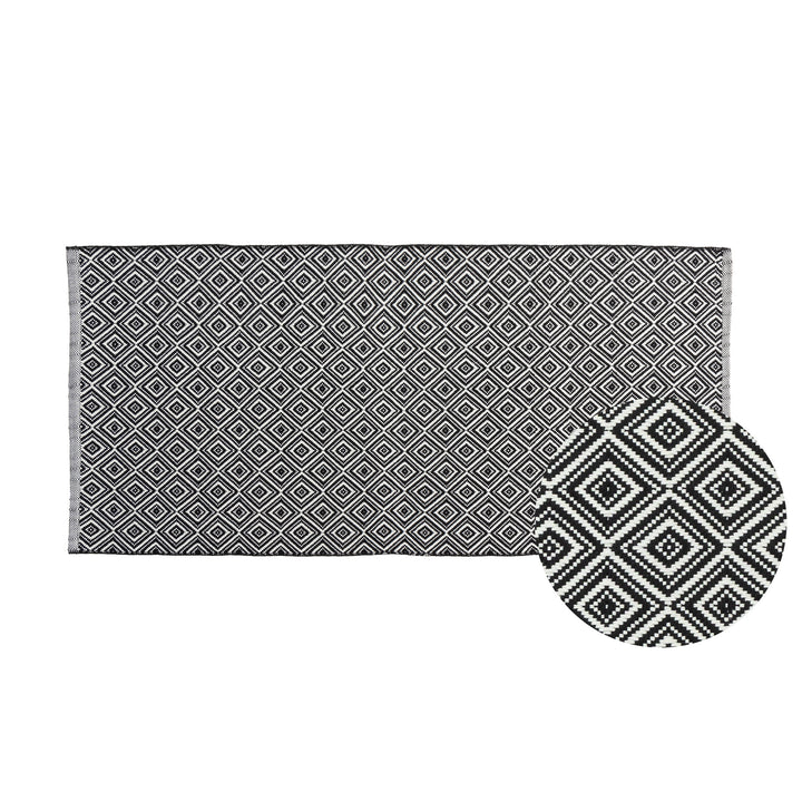 Modern runner made of handwoven cotton with geometric diamond pattern