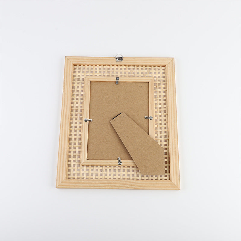 Artful picture frame in rattan design