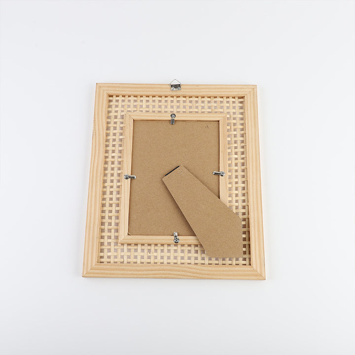 Artful picture frame in rattan design