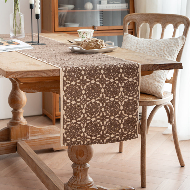 Runner with ornamental medallion jacquard structure and non-slip underside