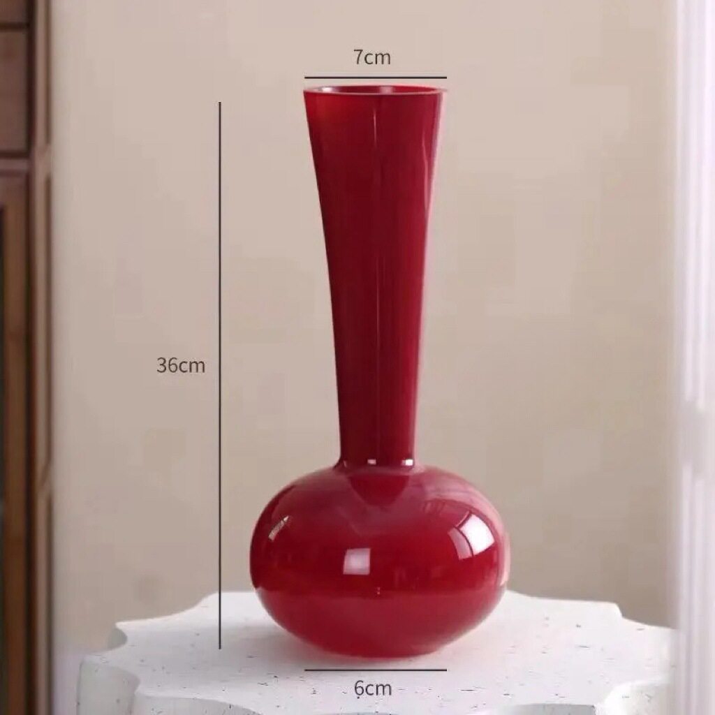 High-quality glass vase with slim design