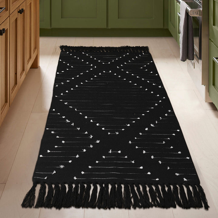 Woven cotton runner with diamond jacquard pattern and fringes