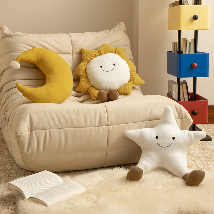 Kuschelstern decorative pillow for children with embroidered face and plush feet
