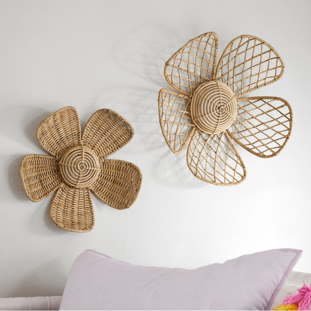 Wall decoration made of braided material