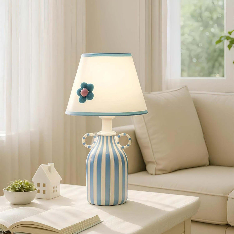 Decorative table lamp with floral detail