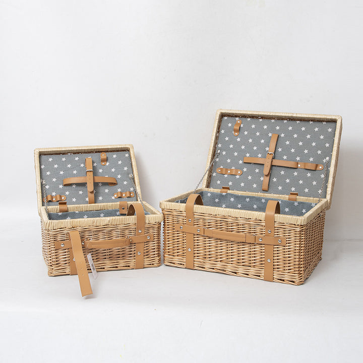 Storage basket with practical lid
