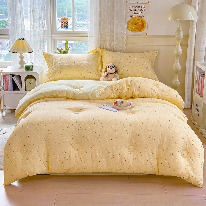 Heart Patterned Quilt Set