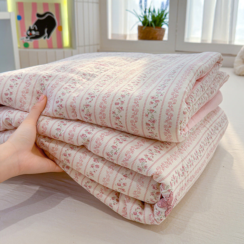 Decorative Floral Patterned All-Season Quilt Avarnia