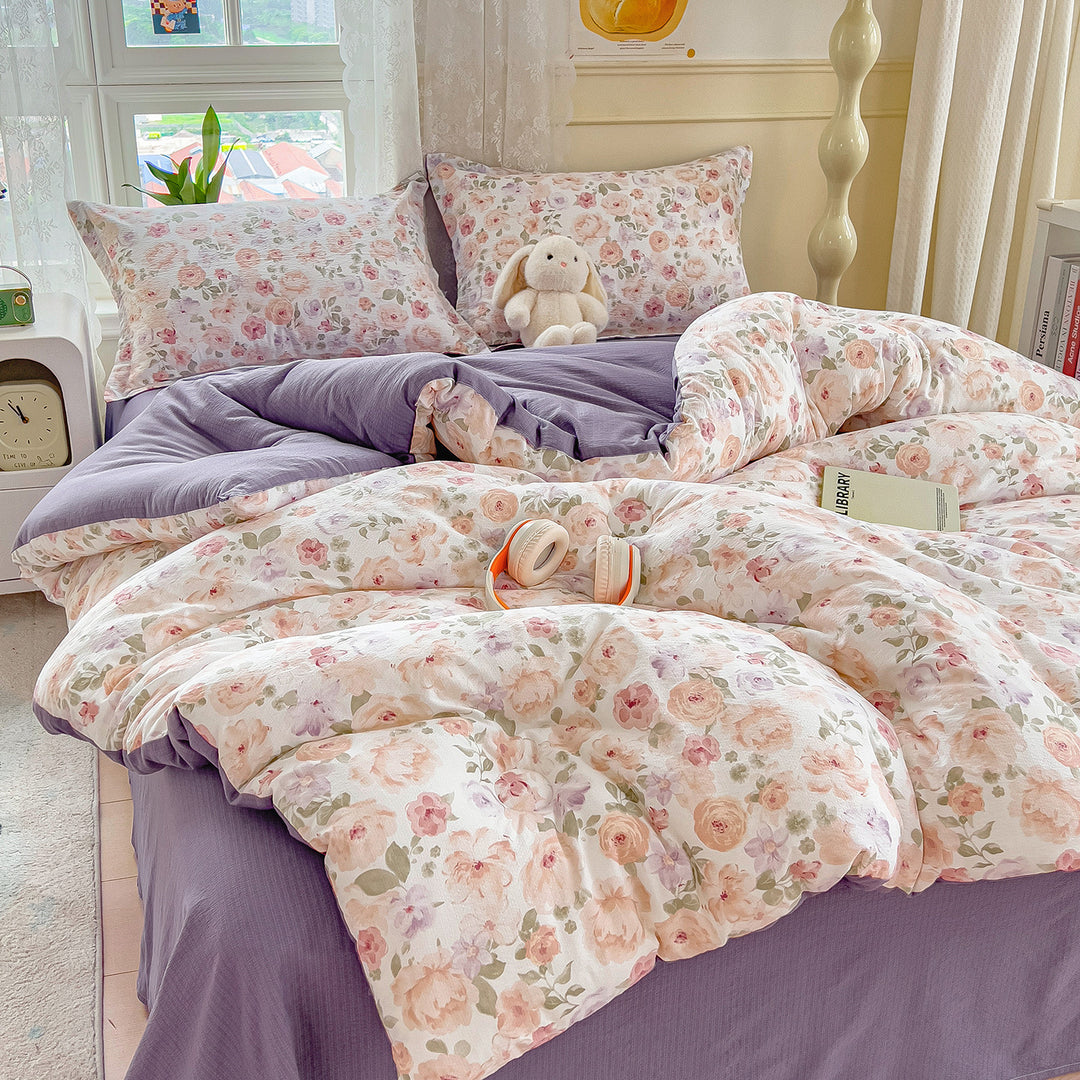 Heart Patterned Quilt Set