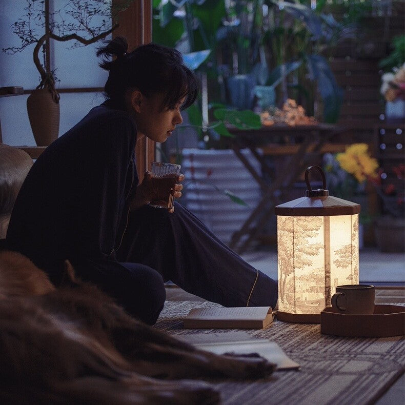 Portable decorative lantern