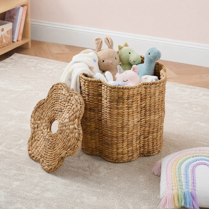 Chair made of braided natural material