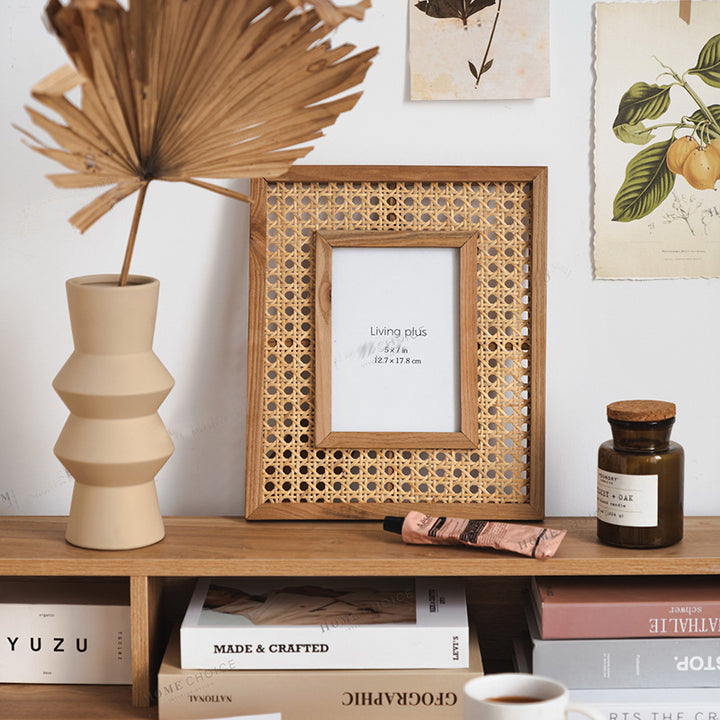 Artful picture frame with fine rattan pattern
