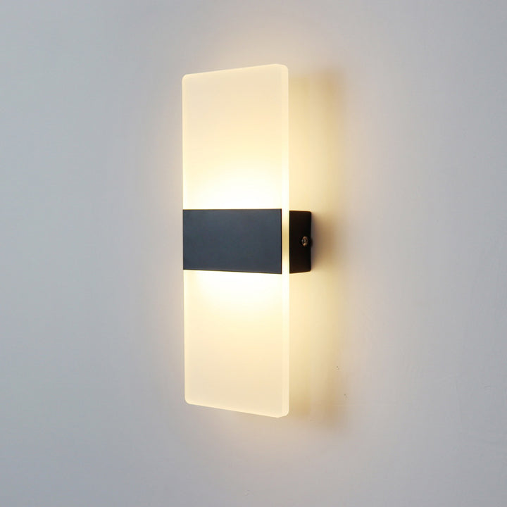 Solar-powered outdoor step lighting unit
