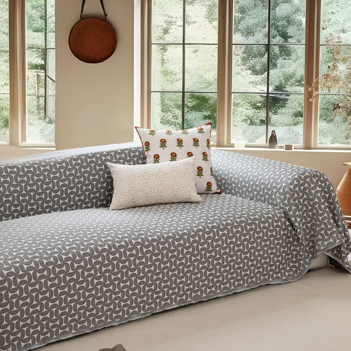 Woven sofa cover with geometric pattern, elastic corners and anti-slip