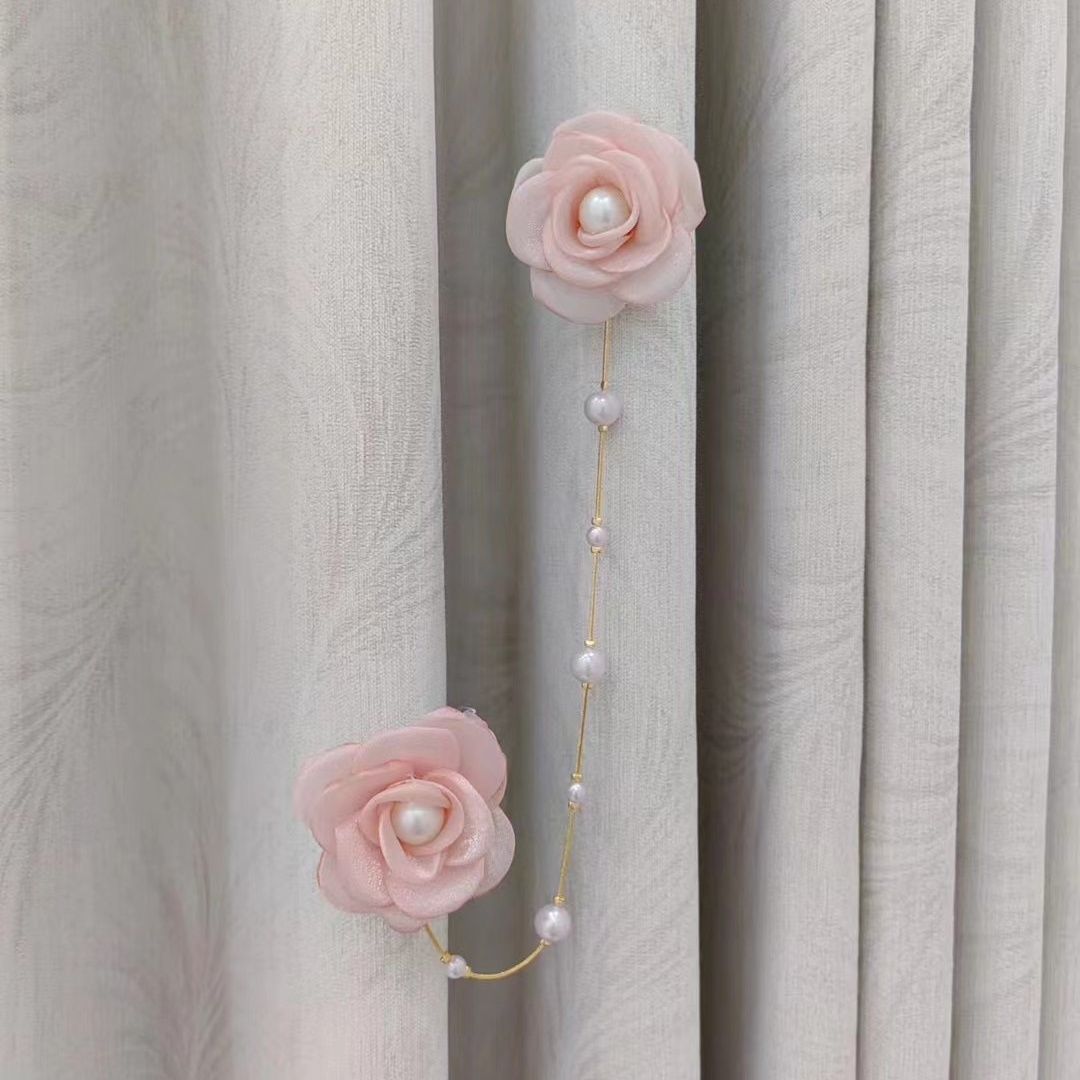 Decorative curtain clip with flower design