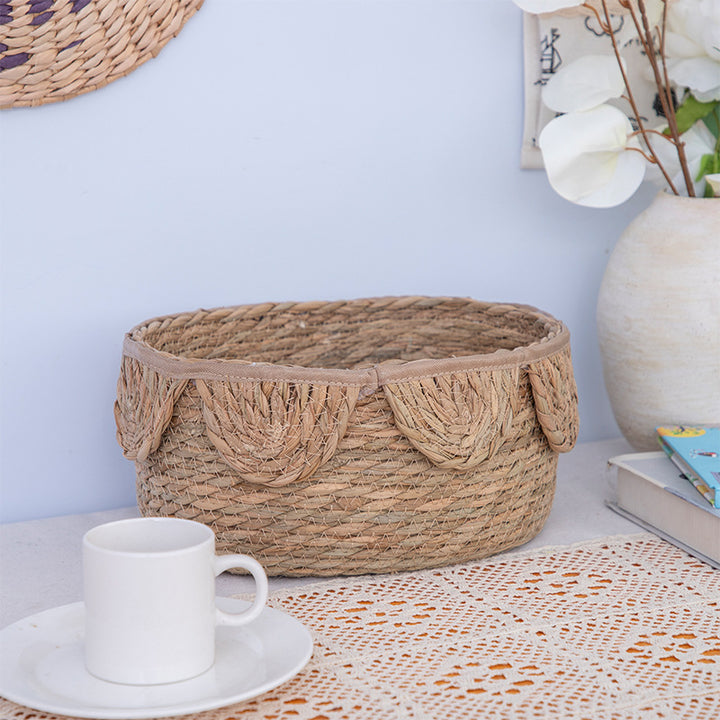 Stylish storage basket with wave rim