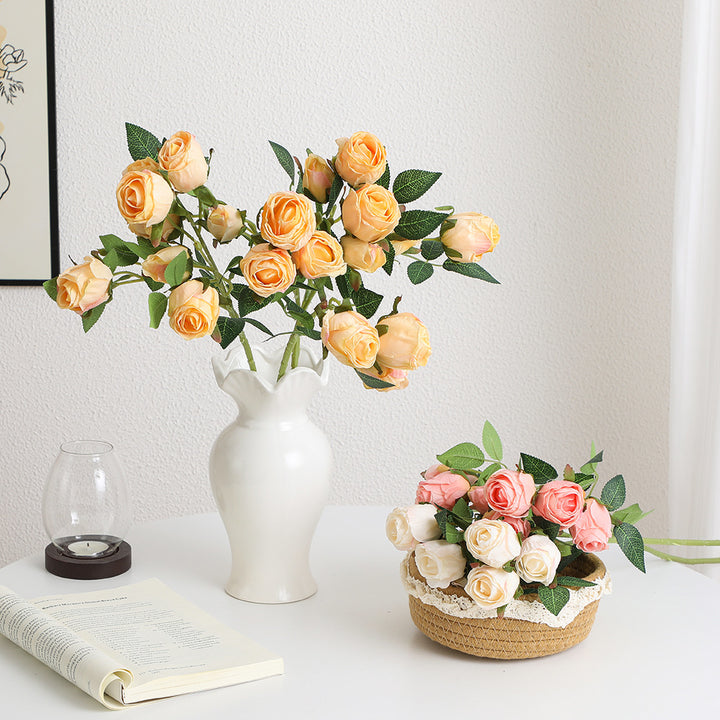 Realistic Kunstrose with detailed flowers