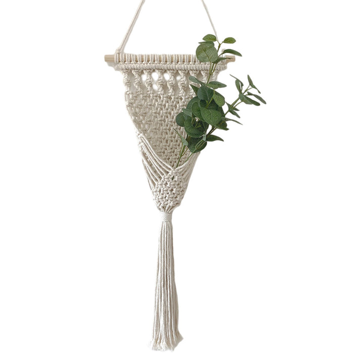 Decorative Macrame Wall Hanging with Elegant Fringed Tassels