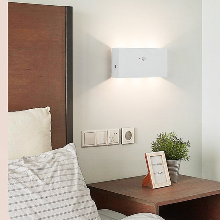 Motion sensor wall lamp