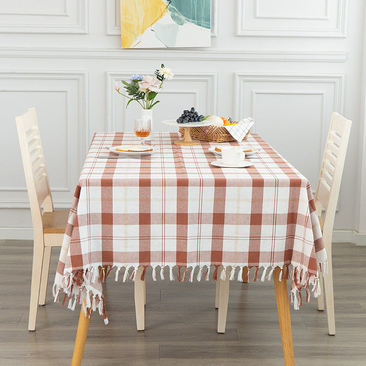 Rectangular checked cotton tablecloth with decorative fringes and light linen finish