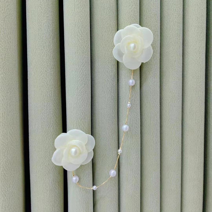 Decorative curtain clip with flower design