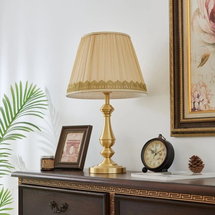 Vintage-inspired elegant table lamp