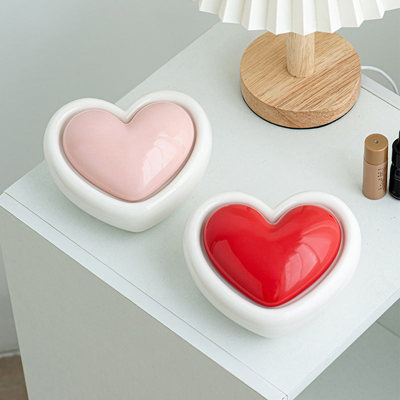 Heart-shaped decorative bowl