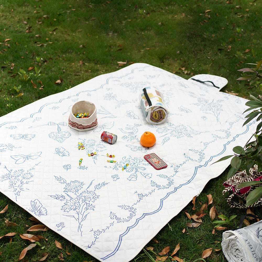 Quilted bedspread with large floral appliqué and diamond quilted relief
