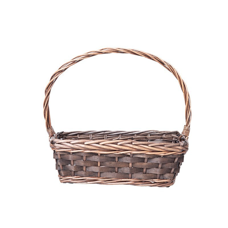 Braided basket with practical carrying handle