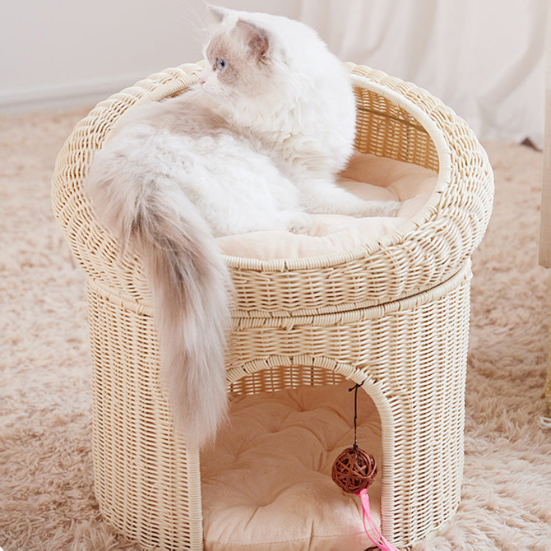 Cozy cat basket with play ball