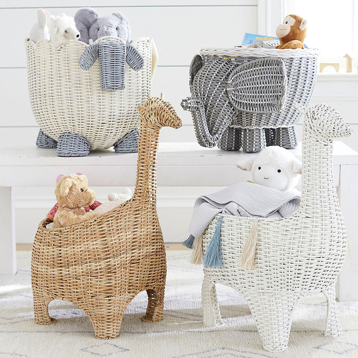 Playful storage basket in giraffe shape