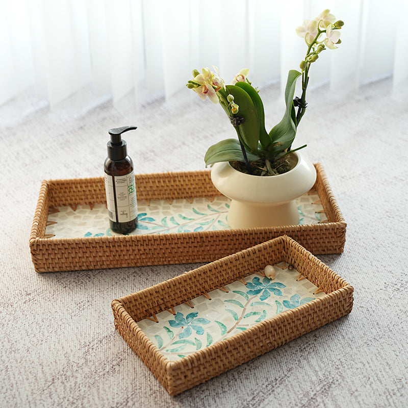Elegant serving platter made of natural materials