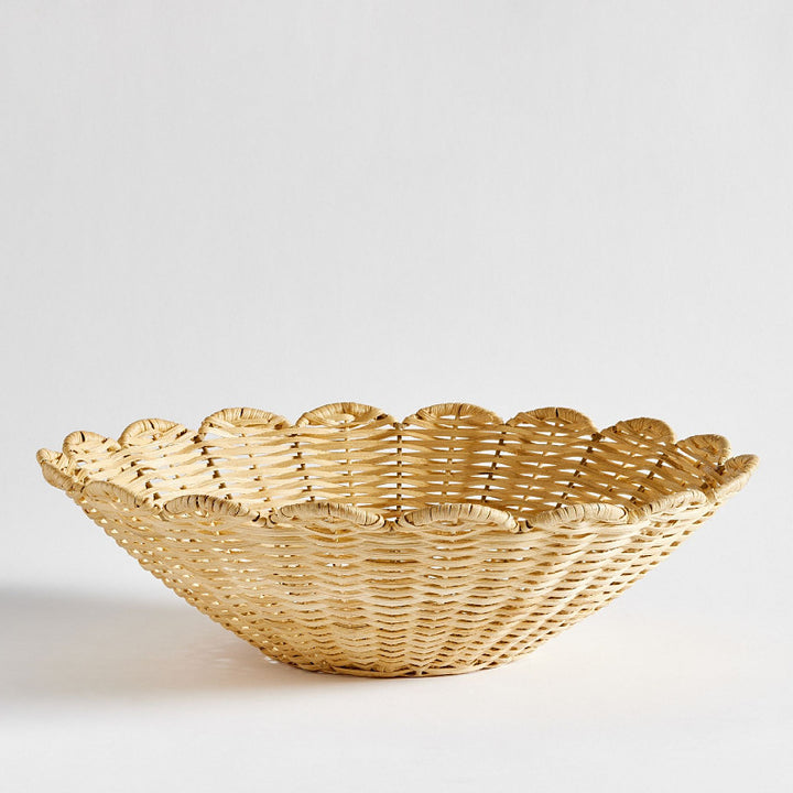 Decorative fruit basket with artistic weaving