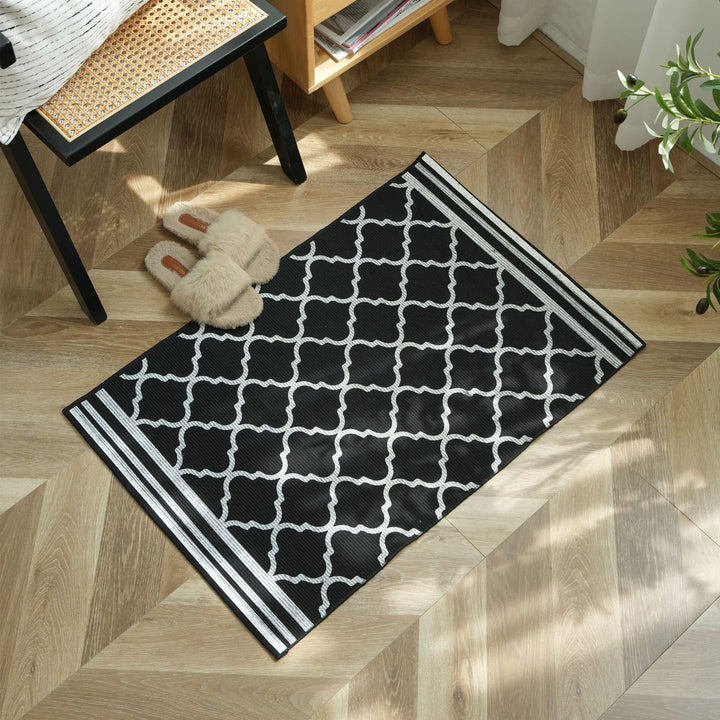 Living and entrance area mat with diamond pattern