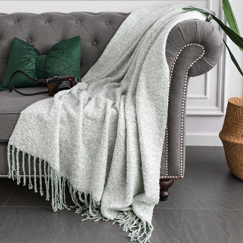 Throw blanket and plaid with herringbone structure, soft cotton blend and decorative fringes