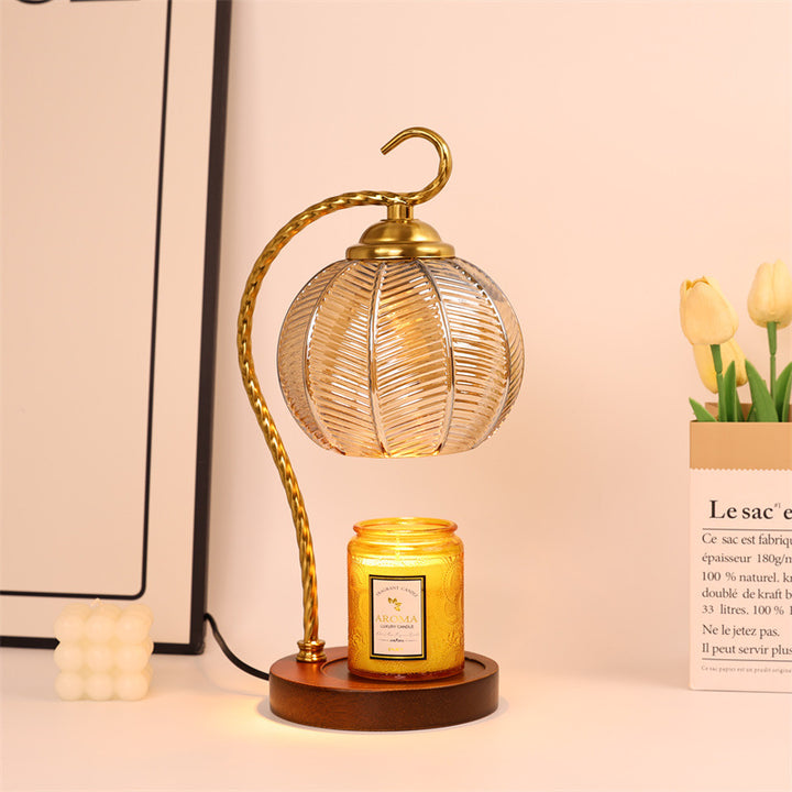 Artistic leaf-shaped desk lamp