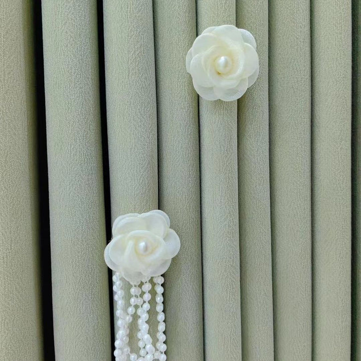 Decorative curtain clip with flower design