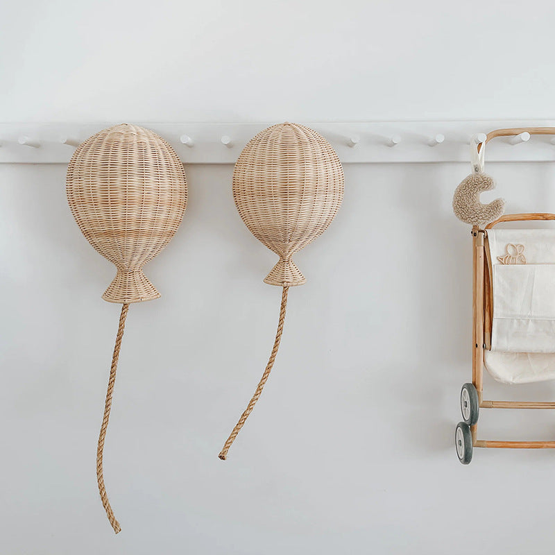 Decorative wall ornament in the form of a hot air balloon