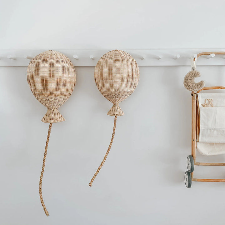Decorative wall ornament in the form of a hot air balloon