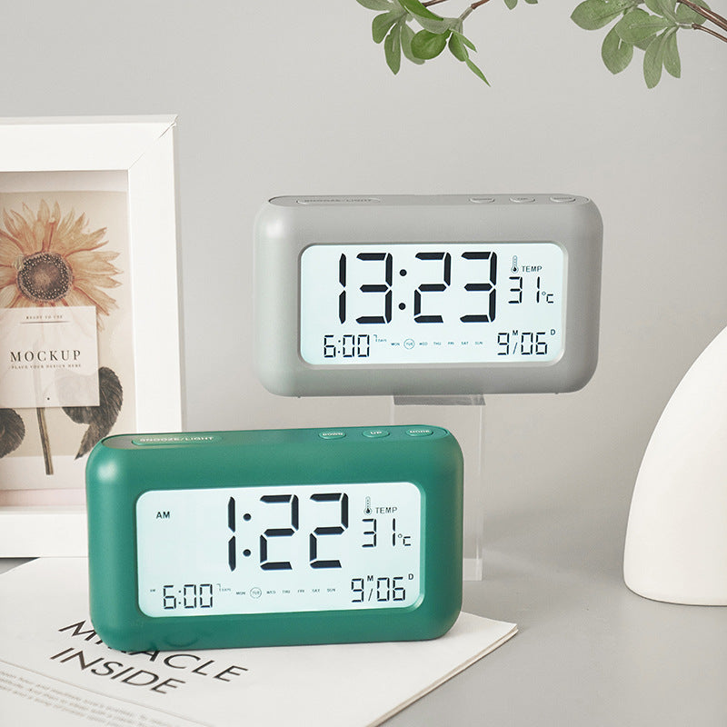 Digital watch with temperature and hygrometer function