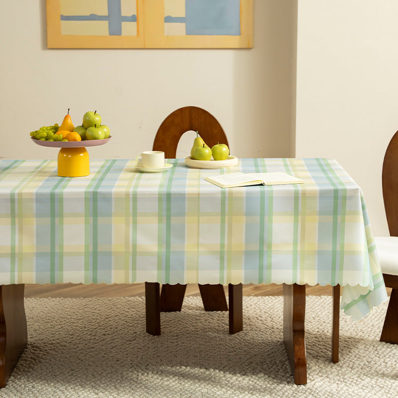 Washable checkered tablecloth with curved hem and water-repellent coating