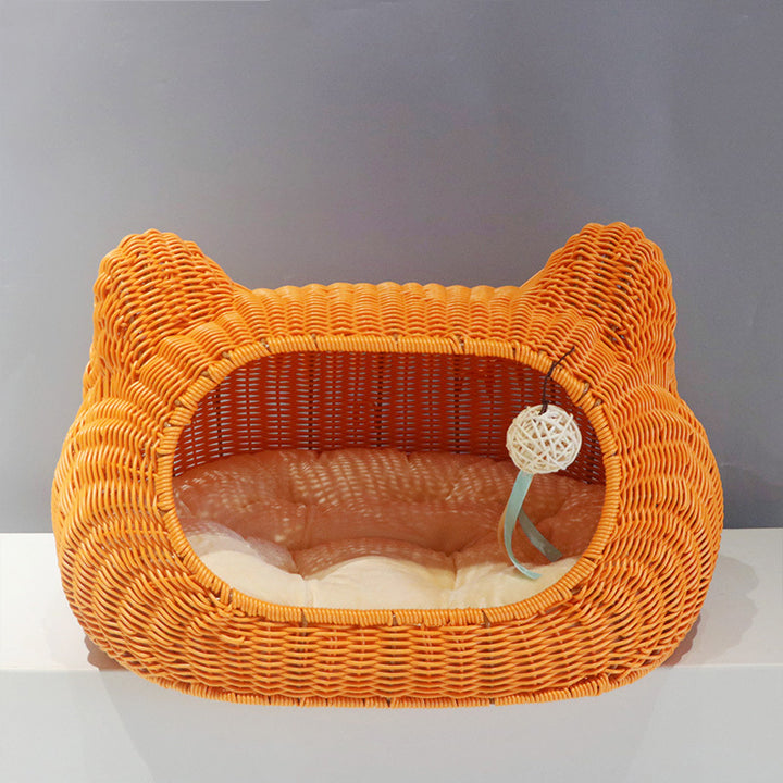 Cozy cat basket with ear design