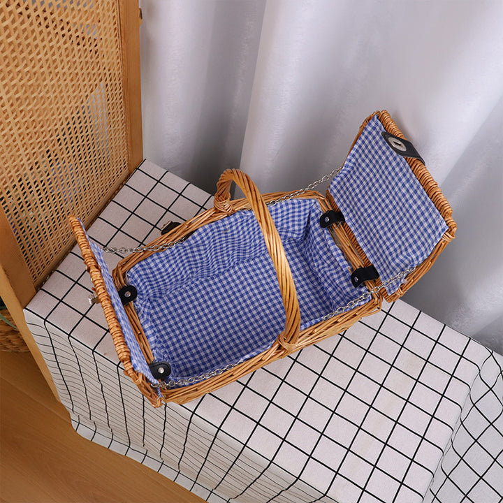 Basket with lid