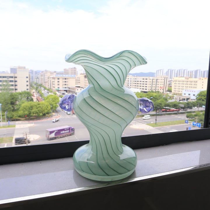 Sea-Form Curved-Rib Art Glass Centerpiece Vase with Flared Wavy Rim