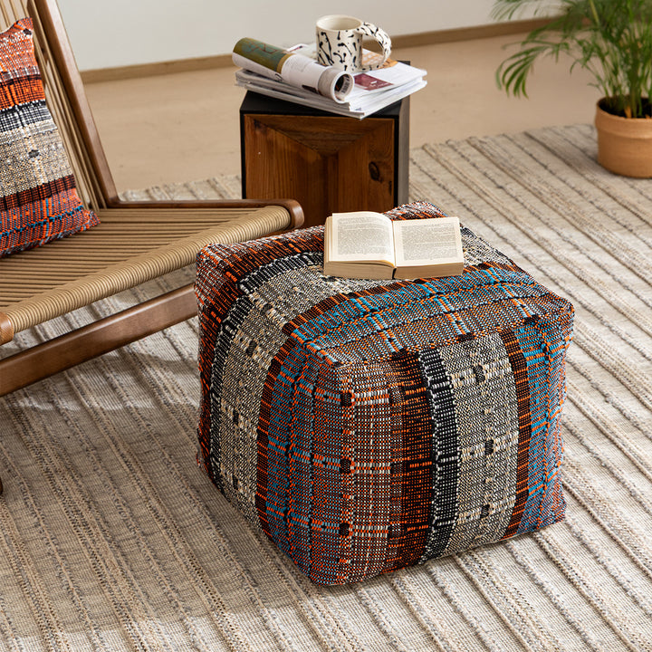 Round woven seat pouf made of durable cotton mix with practical carrying handle