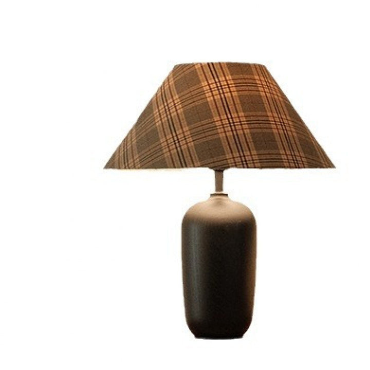 Decorative table lamp with floral design